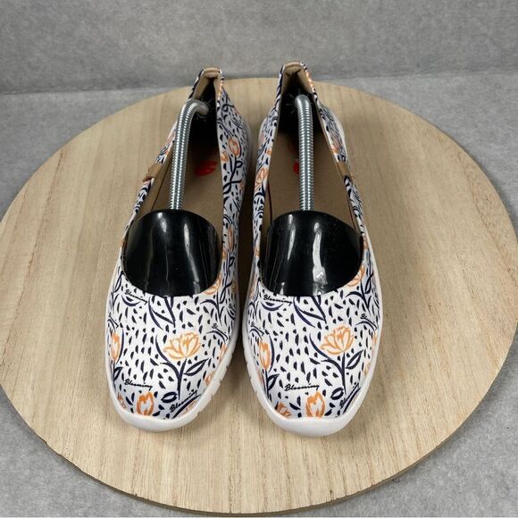 UIN Women Tulip in May 4 Menorca III Size 7.5 Slip OnShoe Satin Silk Ballet Flat - Picture 2 of 8